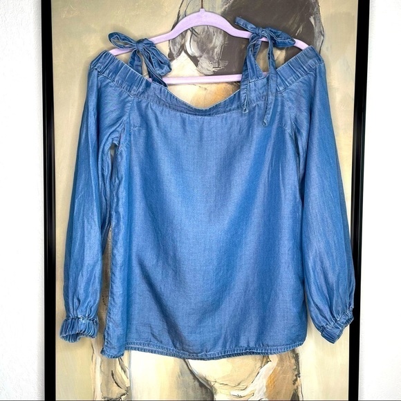 𝅺MICHAEL Michael Kors Blue Denim Chambray Cold Shoulder Top - Picture 1 of 8